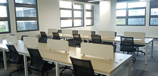 坐式办公桌安装效果图 坐式办公桌安装效果图